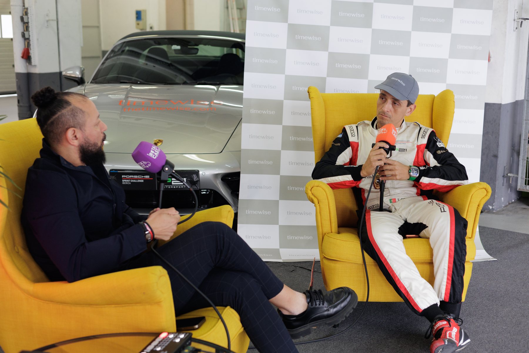 Clube timewise — equipa timewise junto ao Porsche